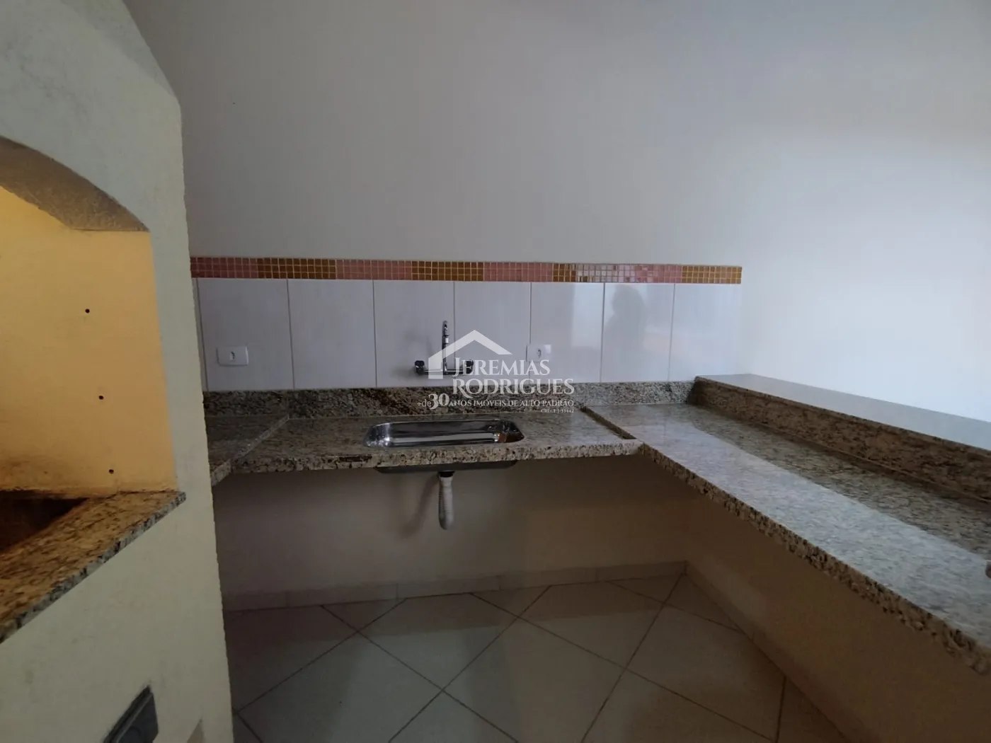 Casa à venda com 4 dormitórios no bairro Alto do Cardoso em Pindamonhangaba/SP.