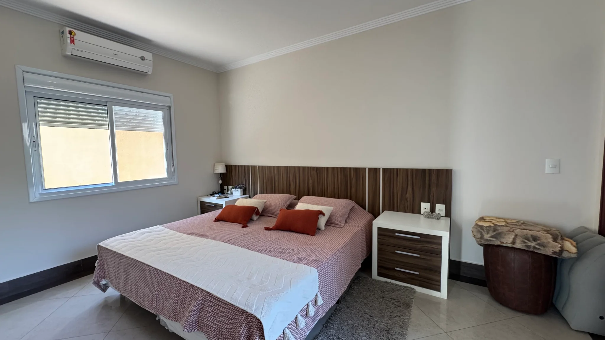 Casa com 4 suítes para venda e locação no Condomínio Village Paineiras em Pindamonhangaba/SP