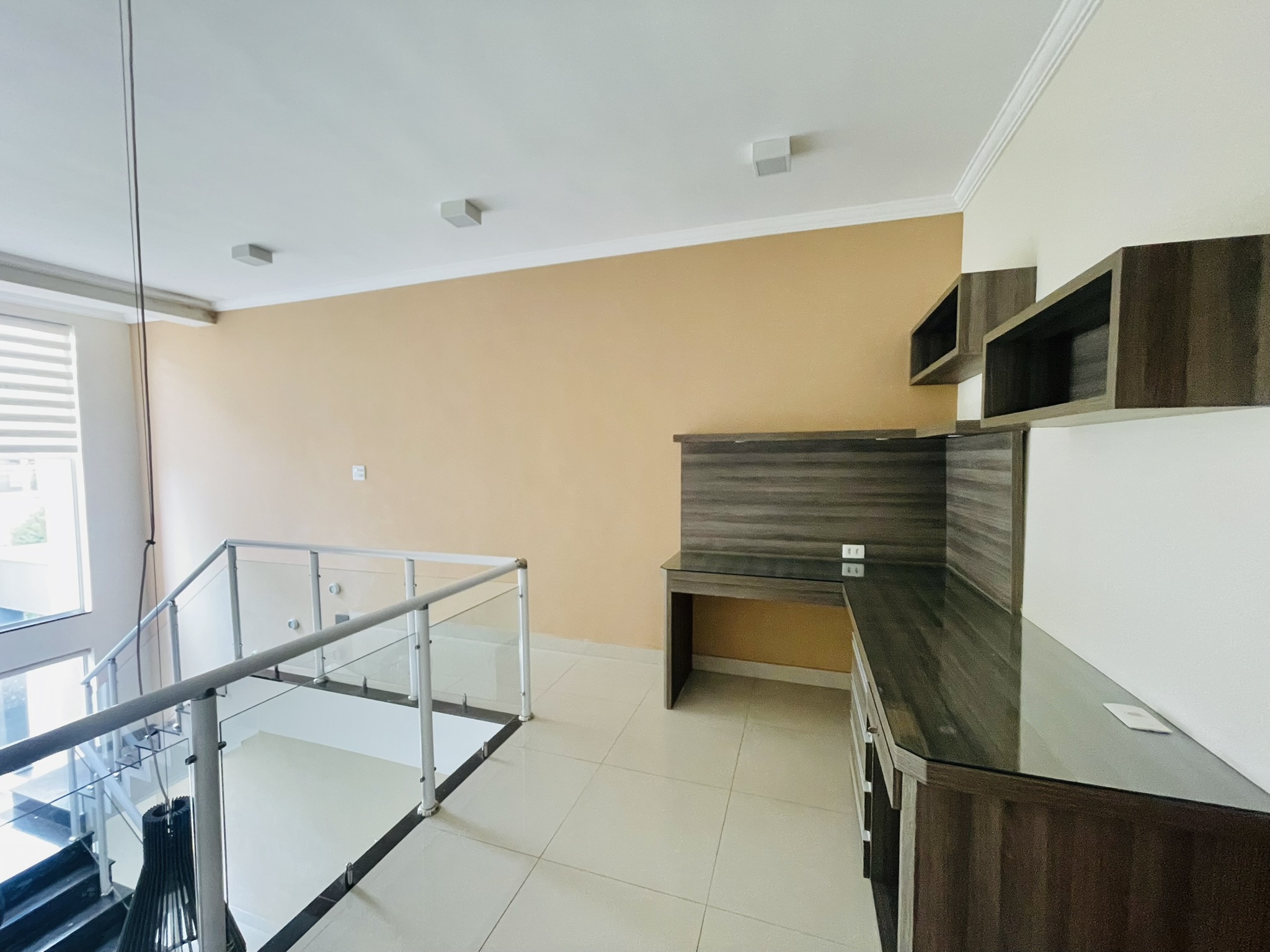 Casa para locação com 4 dormitórios no Condomínio Campos do Conde II em Tremembé/SP.