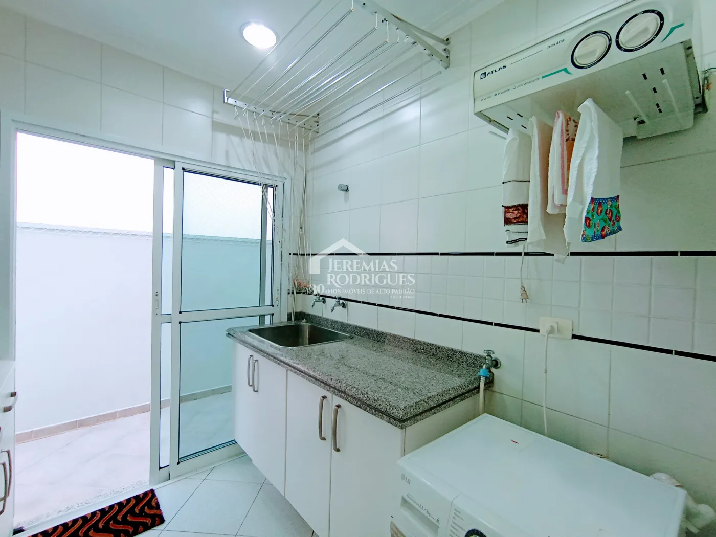 Casa à venda com 4 dormitórios no Condomínio Taubaté Village em Taubaté/SP.