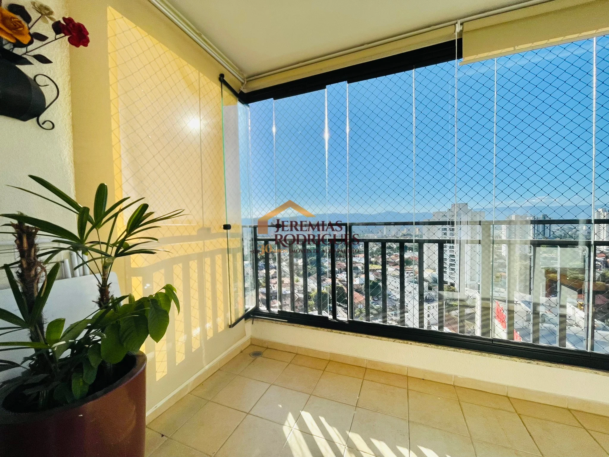 Apartamento à venda no Edifício Sauípe em Taubaté/SP.