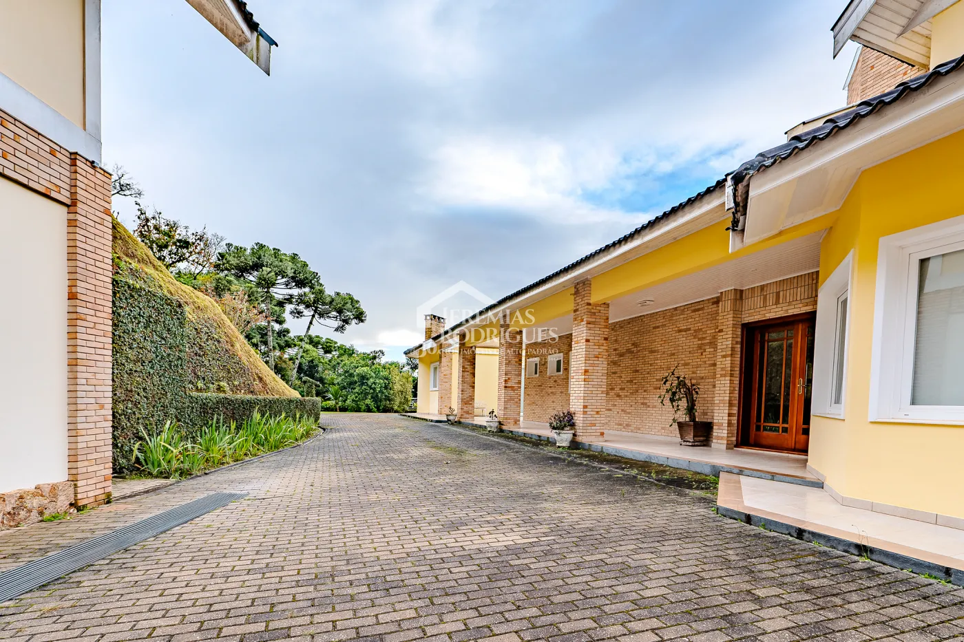 Casa à venda no Parque Pedra do Baú em Campos do Jordão/SP.