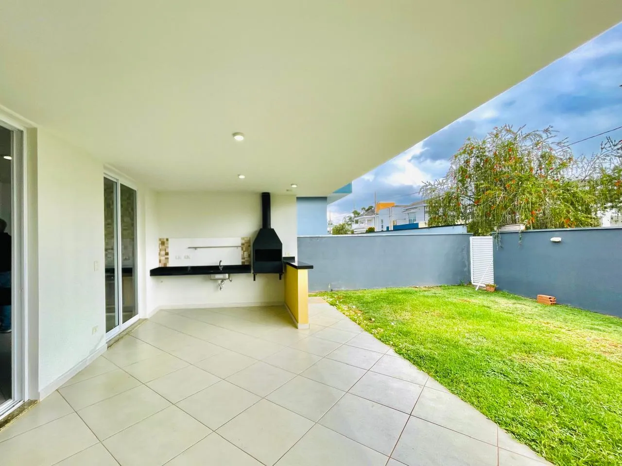 Casa para locação e venda no Condomínio Real Ville em Pindamonhangaba/SP.