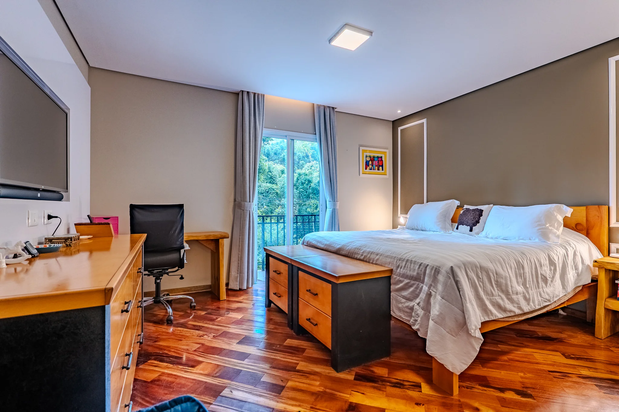 Casa à venda com 4 suítes no Parque Pedra do Baú em Campos do Jordão/SP. 