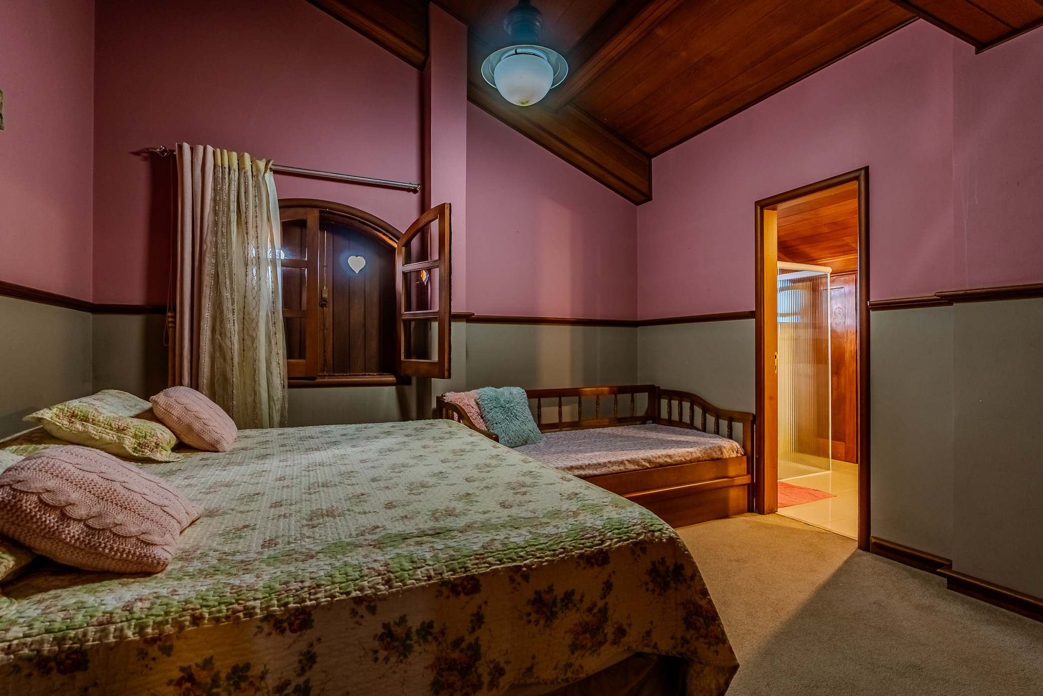 Apartamento duplex à venda, 216 m² no Edifício Village Chamonix em Campos do Jordão/SP.