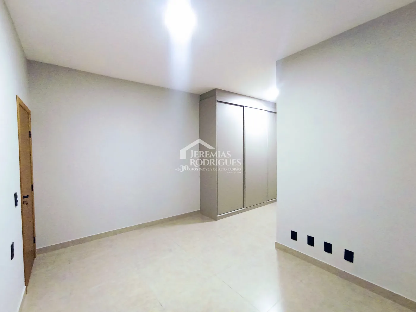 Casa para venda e locação com 3 dormitórios no Condomínio Campos do Conde II - Chambord em Tremembé/SP