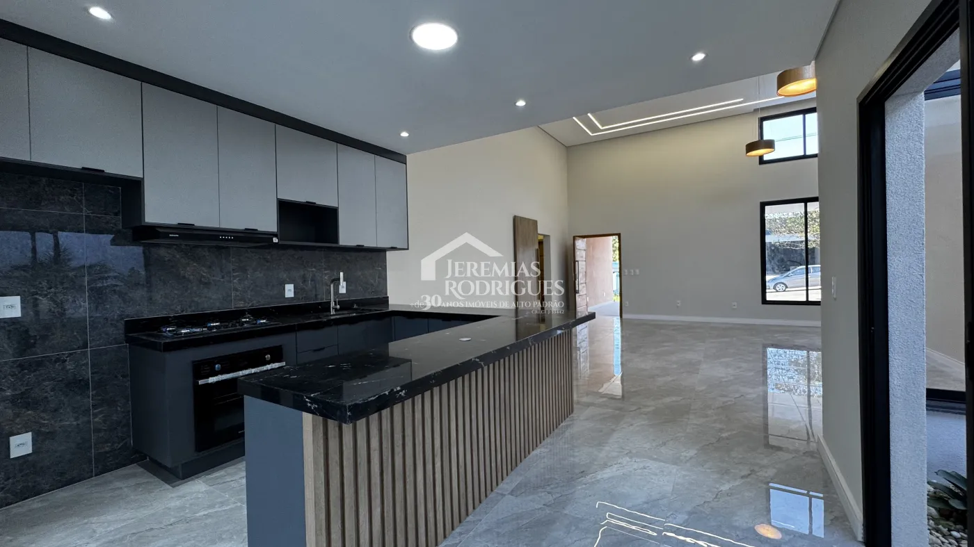 Casa à venda com 3 suítes no Condomínio Reserva dos Lagos em Pindamonhangaba/SP.