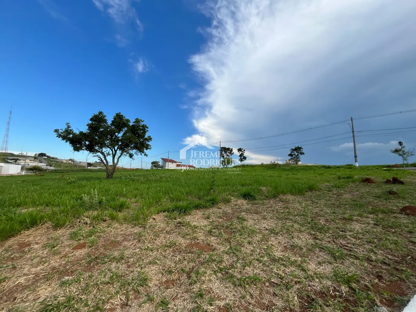 Terreno à venda com 801 m² no Condomínio Campos do Conde em Taubaté/SP.