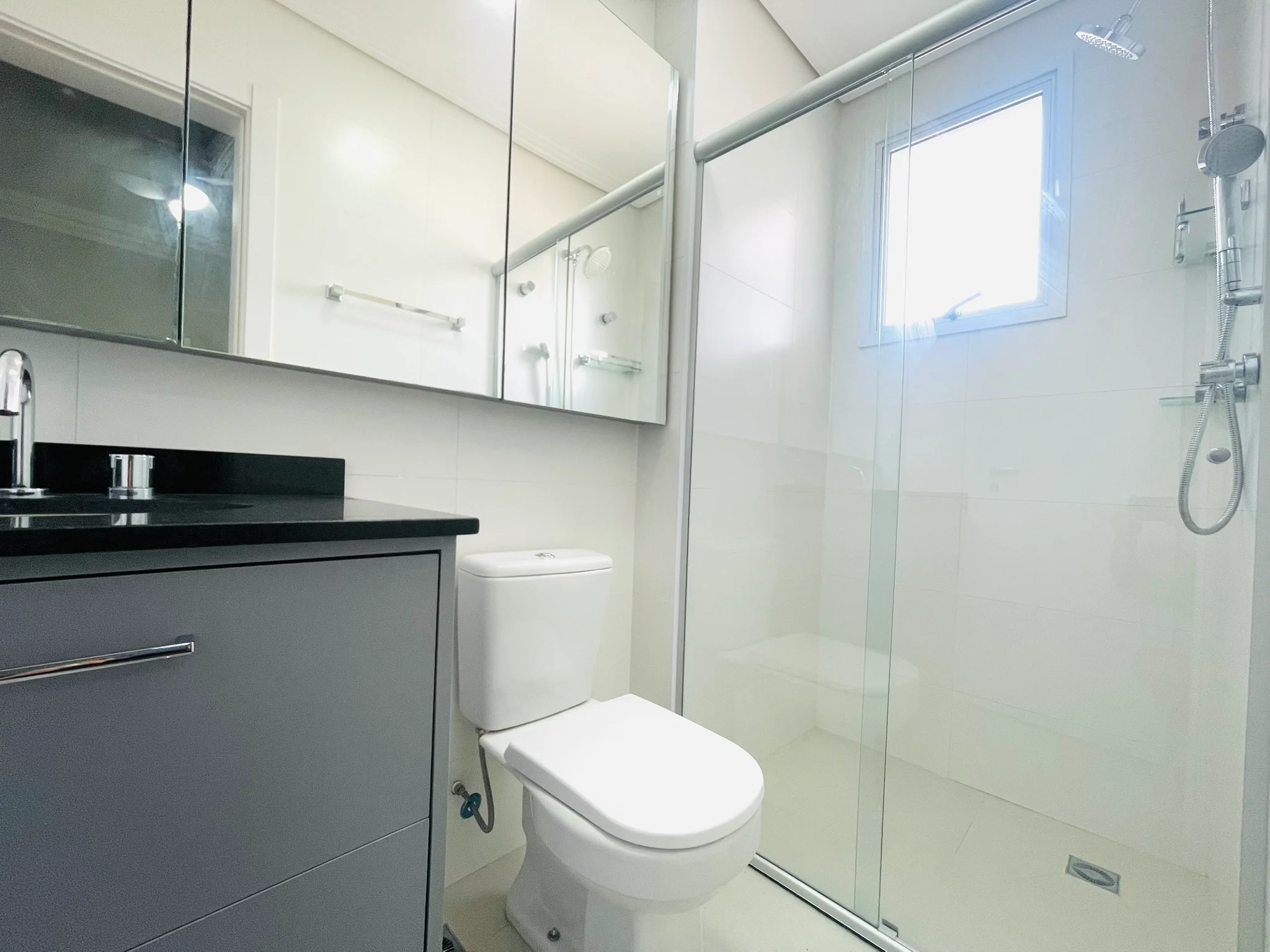 Apartamento à venda com 3 suítes no Condomínio Gran Terrace em Taubaté/SP. 