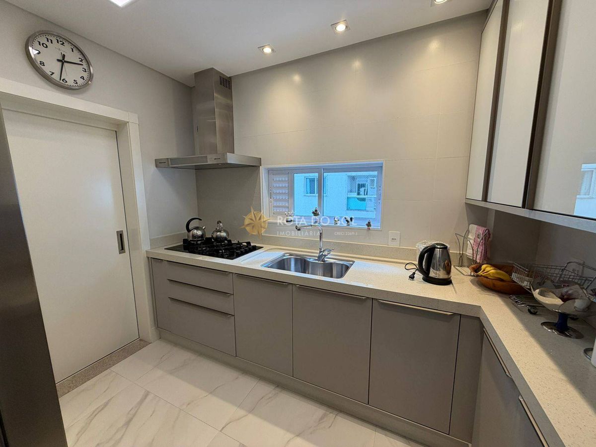 Apartamento Mobiliado 4 Suítes à Venda Meia Praia Itapema SC