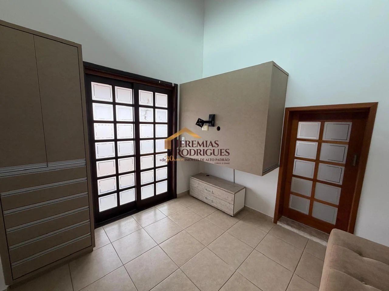 Casa à venda no Condomínio Real Ville em Pindamonhangaba/SP.