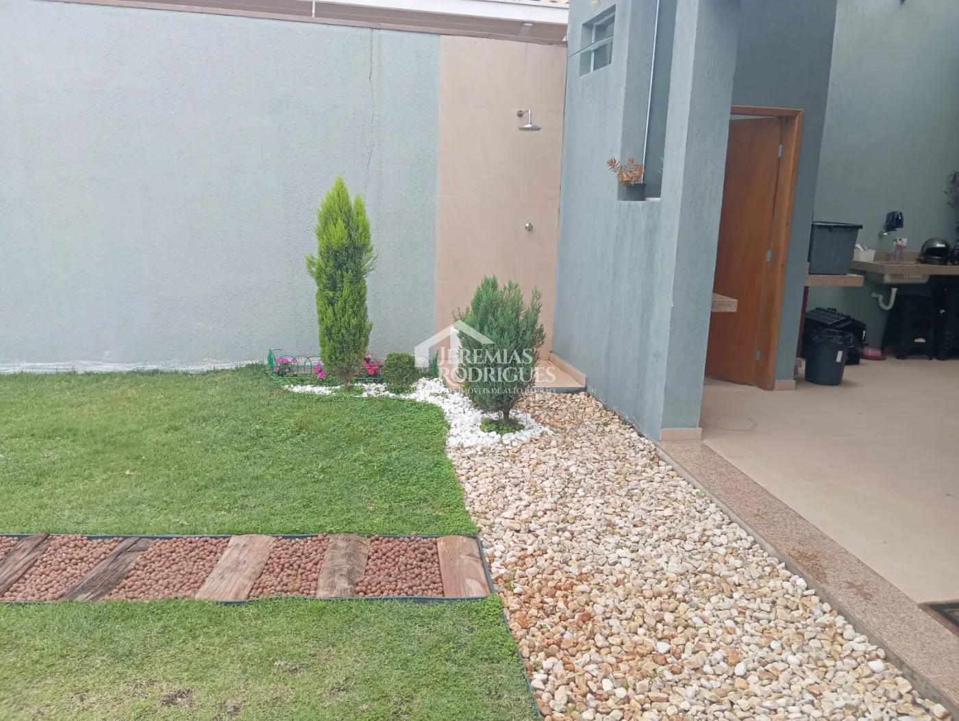Casa térrea com 3 dormitórios - Jardim Santa Cruz - Taubaté/SP