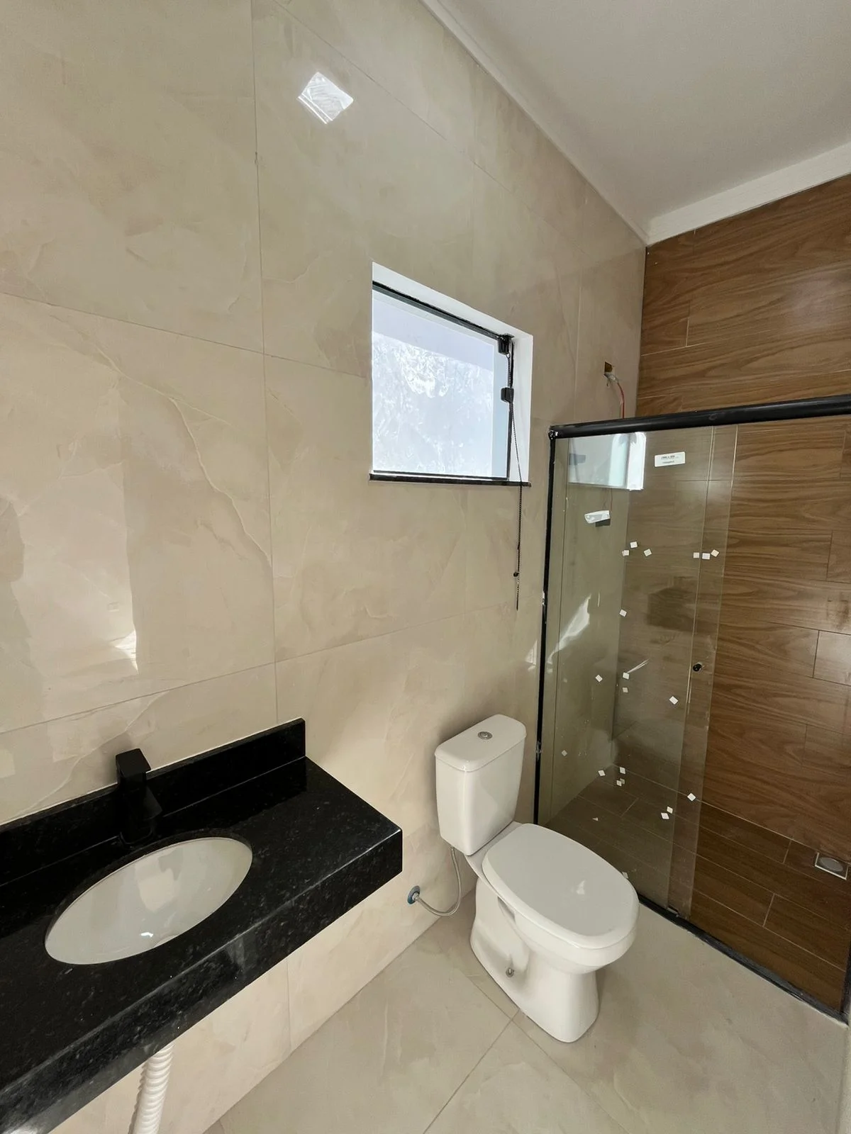 Casa à Venda em Pindamonhangaba com Piscina Privativa — 3 Dormitórios, Suíte, 102 m² | Próxima ao Centro