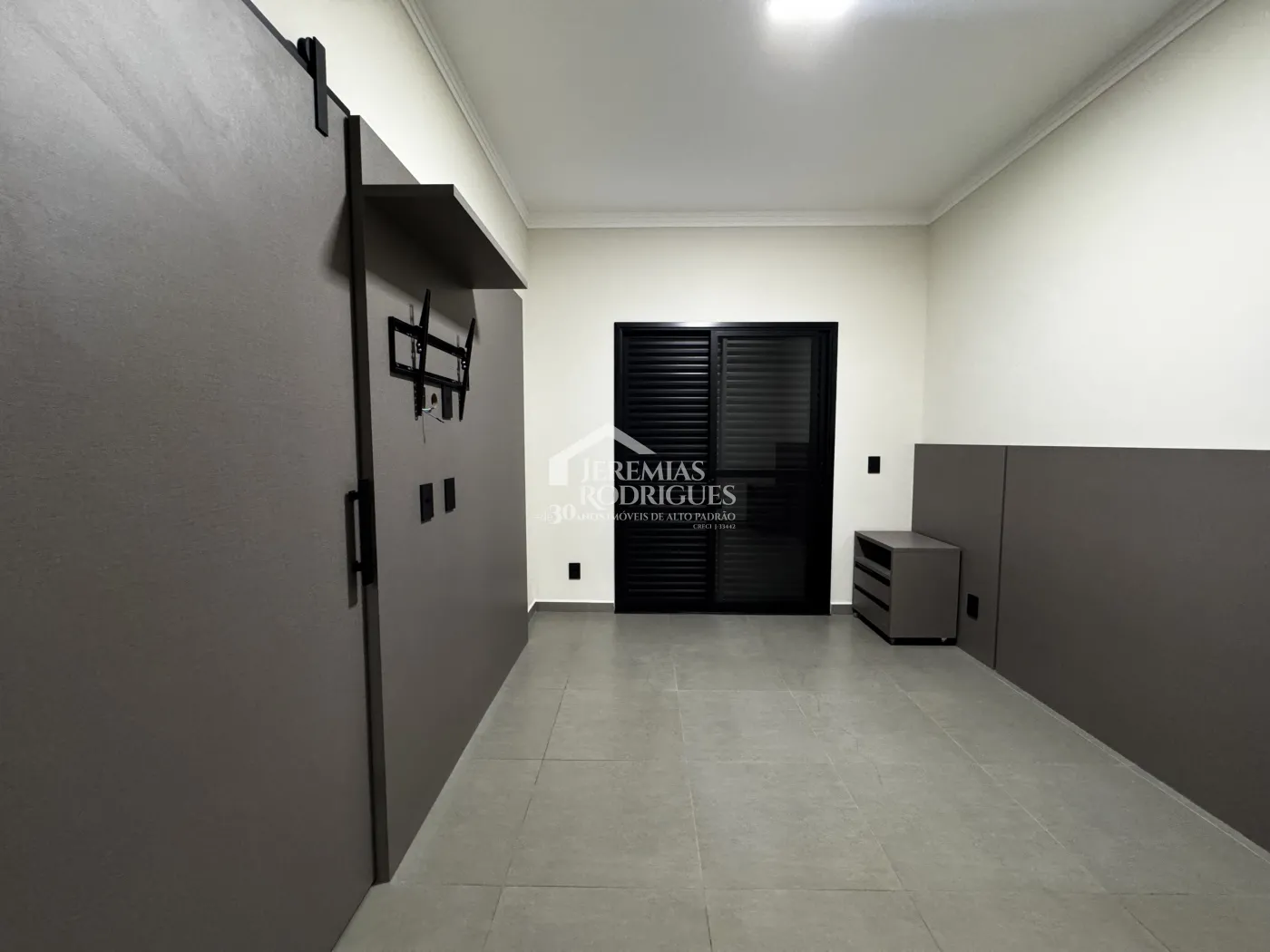 Casa para venda e locação com 3 dormitórios no Condomínio Reserva dos Lagos em Pindamonhangaba/SP.