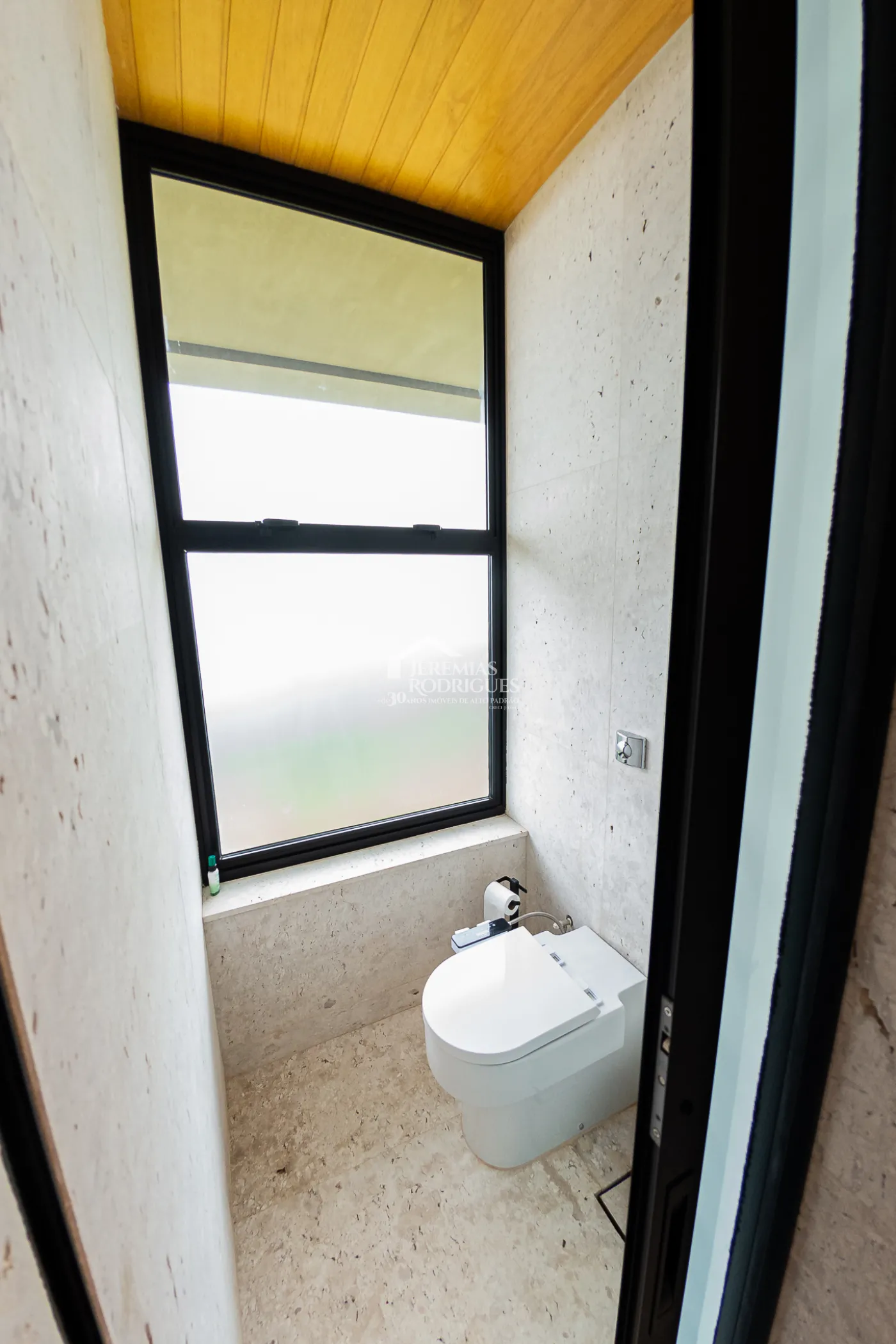 Casa com 5 quartos, 560 m²- Colinas Capivari - Campos do Jordão/SP