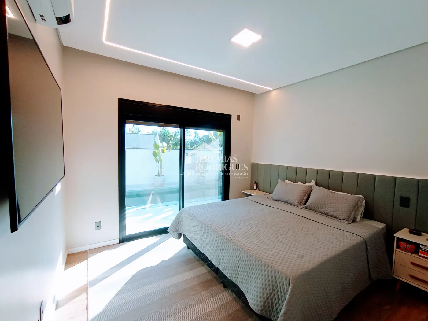 Casa à venda com 5 dormitórios no Condomínio Reserva dos Lagos em Pindamonhangaba/SP.