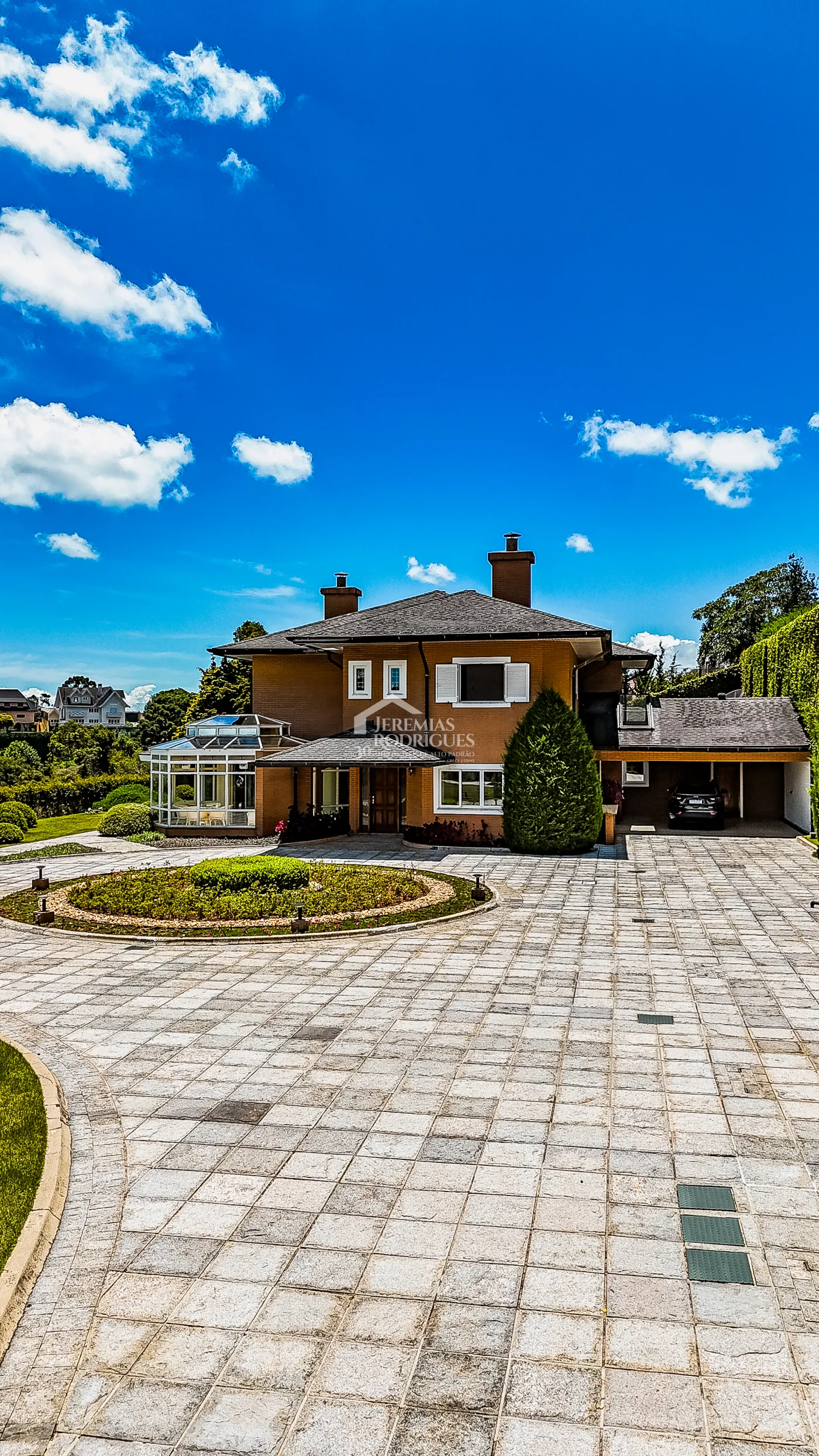 Casa com 4 suítes, 670 m² - Alto do Capivari - Campos do Jordão/SP.