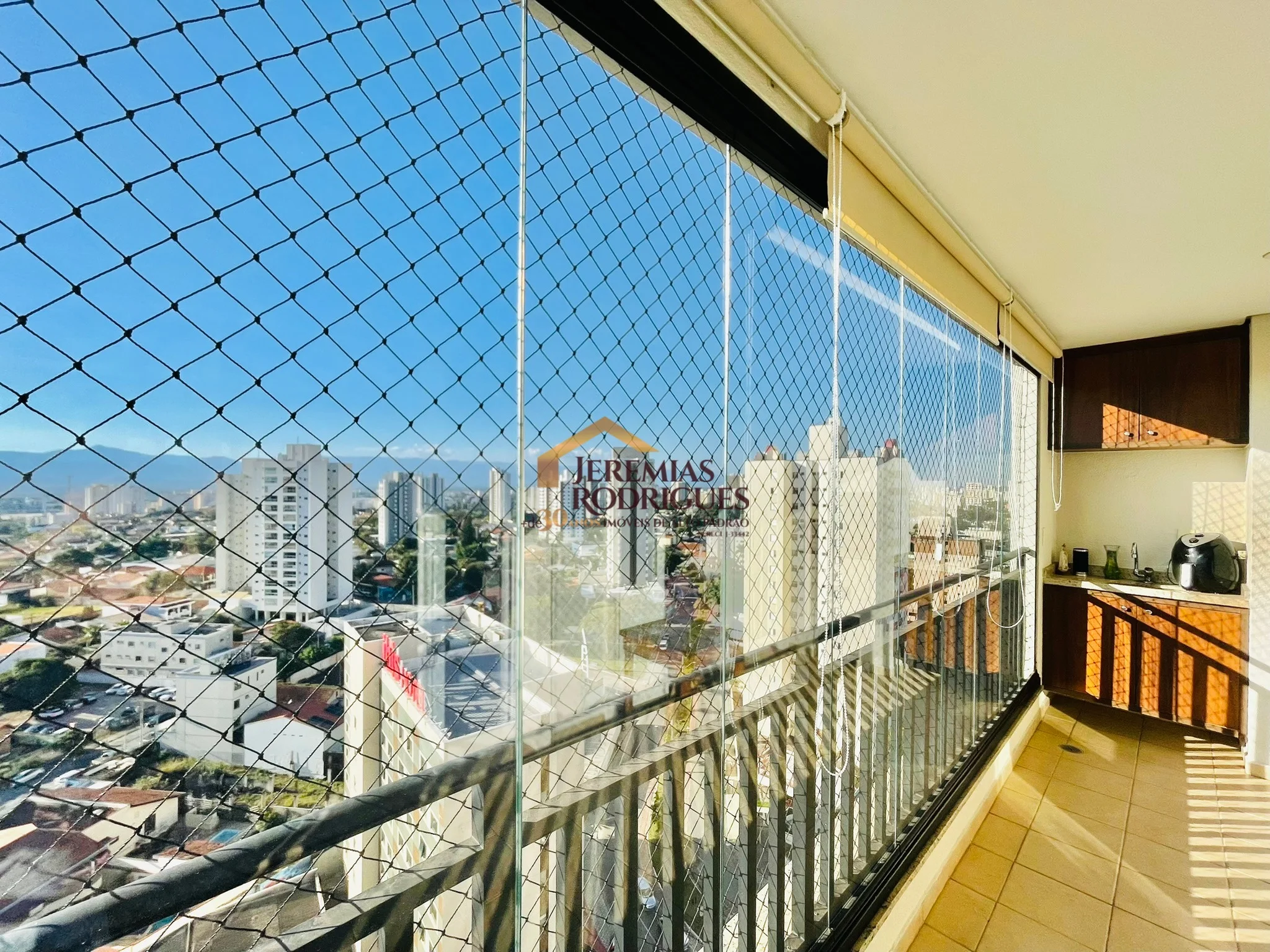 Apartamento à venda no Edifício Sauípe em Taubaté/SP.