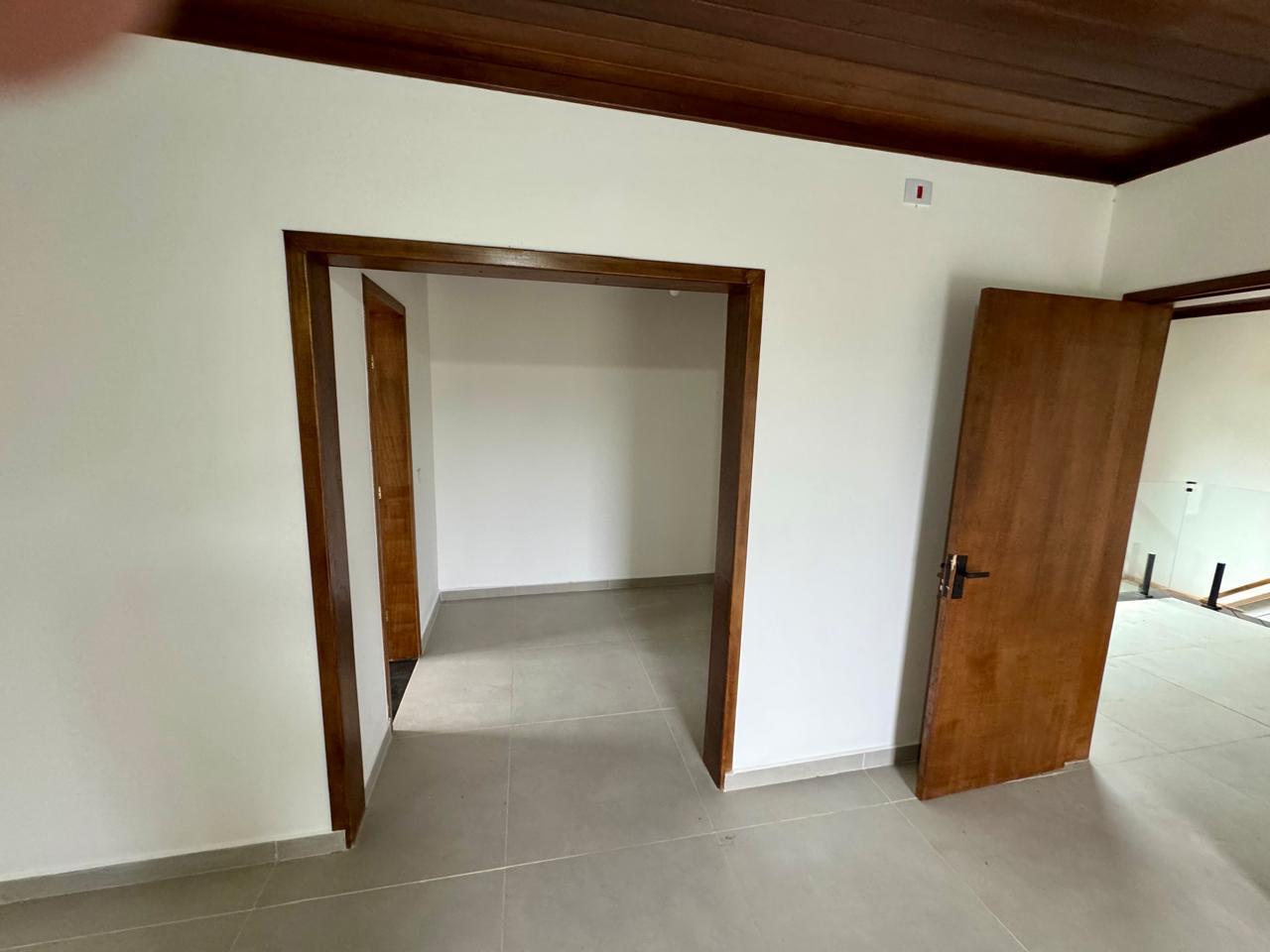 Casa à venda com 3 suítes no Condomínio Parque da Mantiqueira em Santo Antônio do Pinhal/SP.