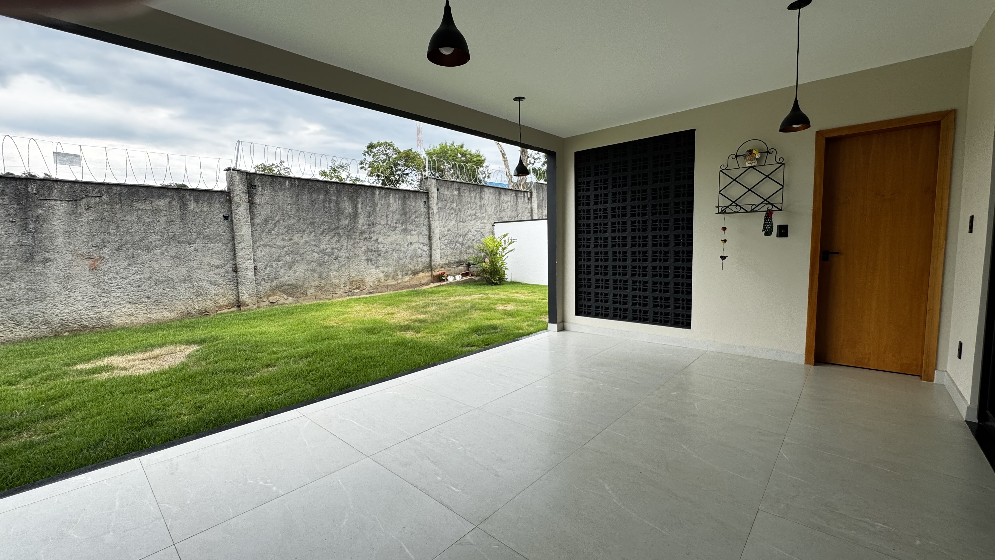 Casa à venda com 3 dormitórios no Condomínio Reserva Bonsucesso em Pindamonhangaba/SP.