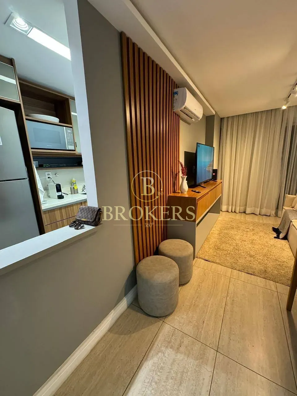 Apartamento a venda. Ipanema na quadra da praia! 2 quartos (1 suíte), varanda com vista mar, vaga,