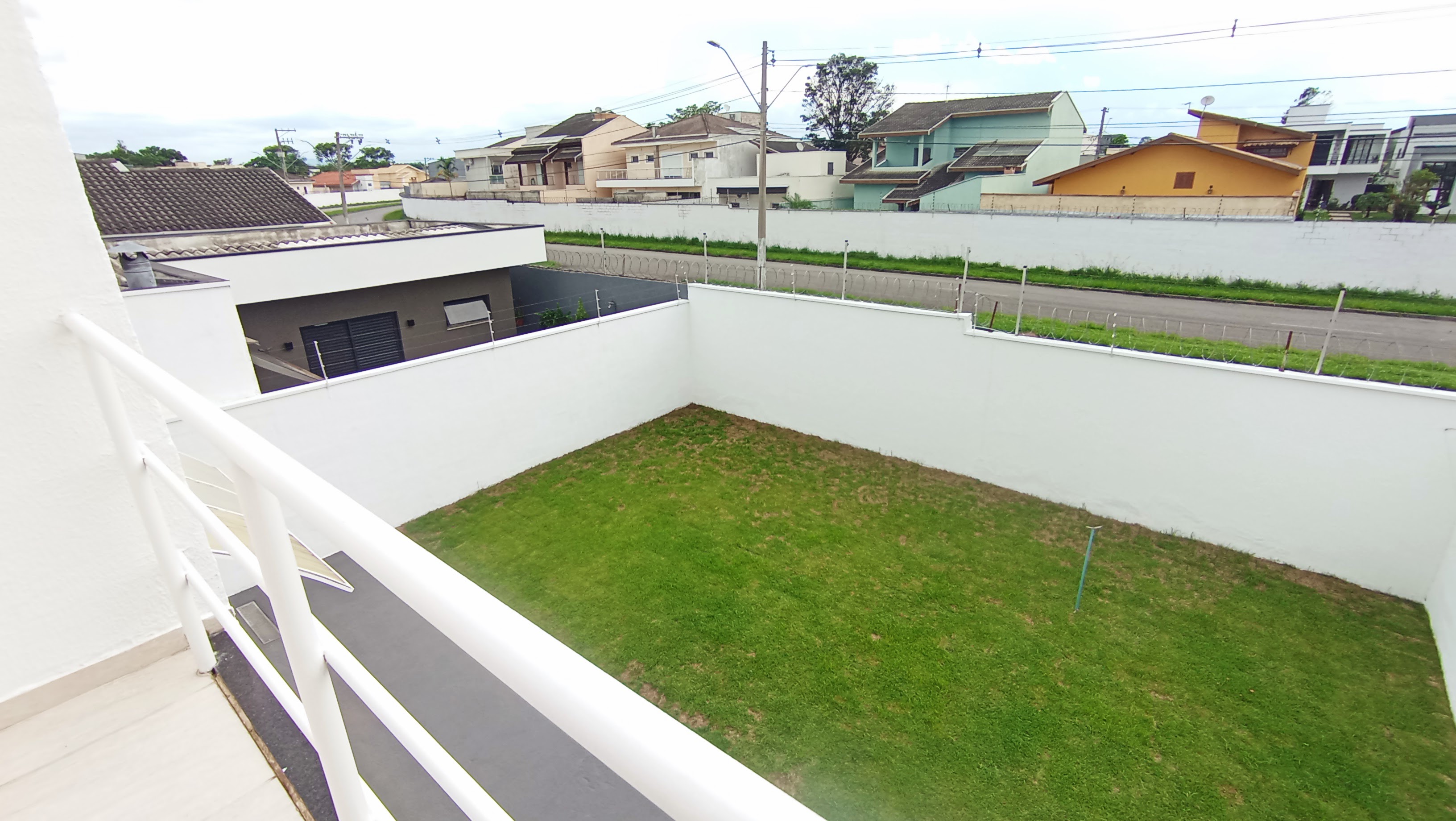 Casa para locação com 3 suítes no Condomínio Campos do Conde II - Chambord em Tremembé/SP.