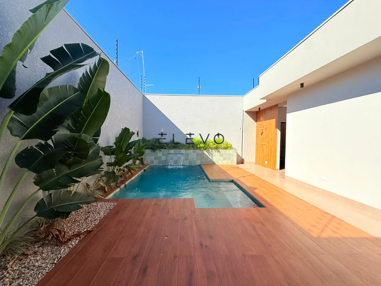 Casa Alto Padrão à Venda no Jardim Real | 3 Suítes, Automação Alexa e Piscina Aquecida