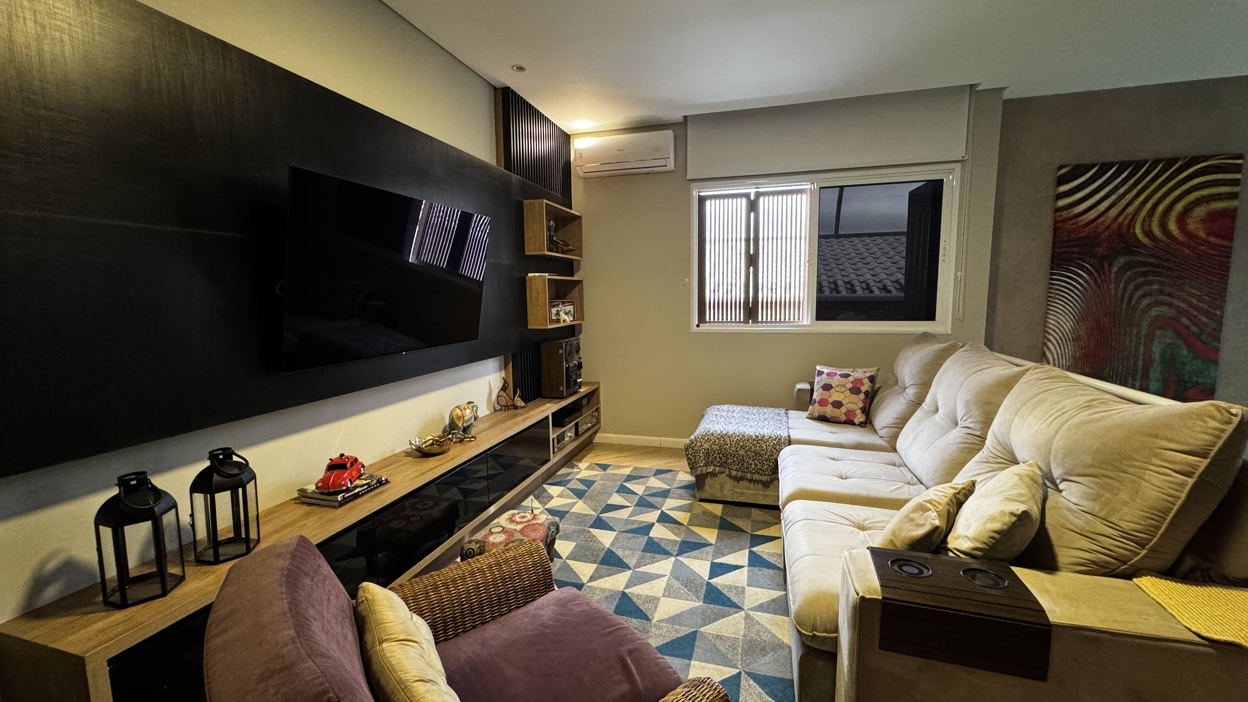 Casa à venda com 3 suítes no Condomínio Reserva dos Lagos em Pindamonhangaba/SP.