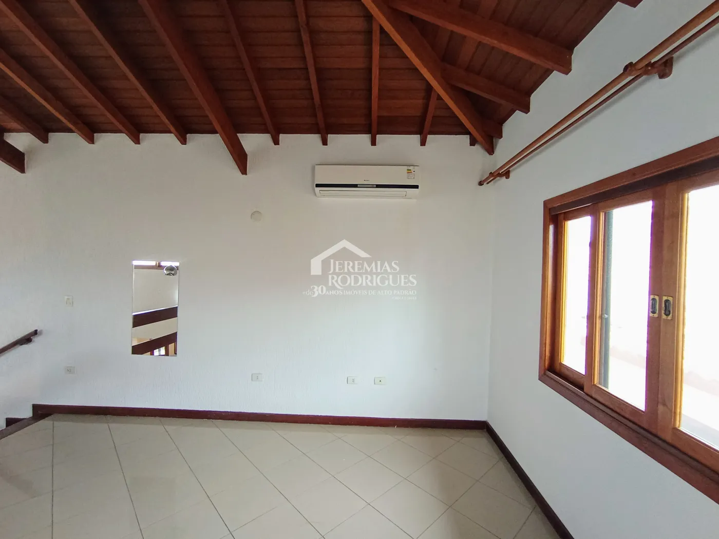 Casa para venda e locação com 3 dormitórios no Condomínio Taubaté Village em Taubaté/SP