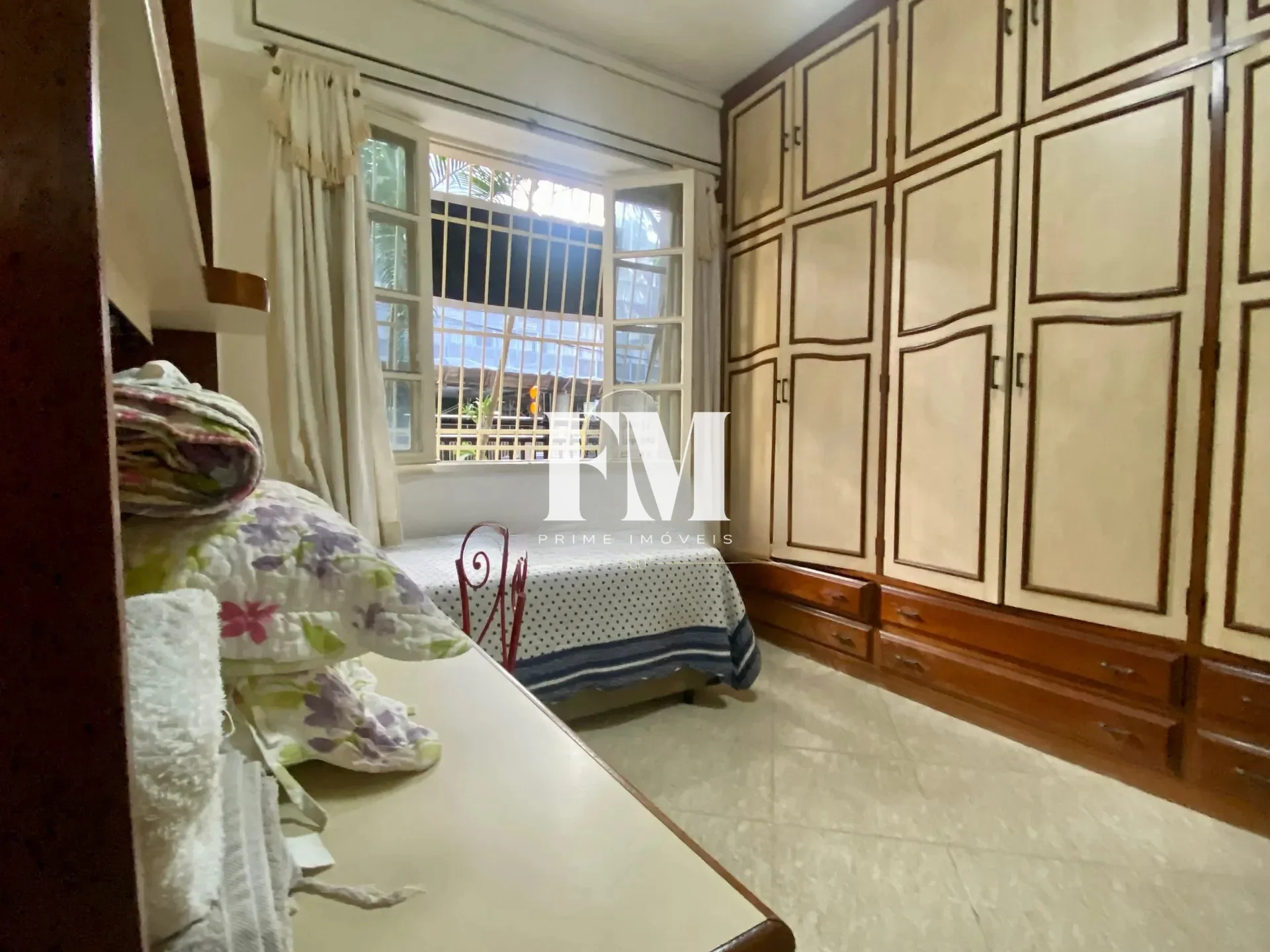 Oportunidade na quadra da praia Copacabana, Posto 3! Apartamento modernizado à venda, 2 quartos , s - foto 11