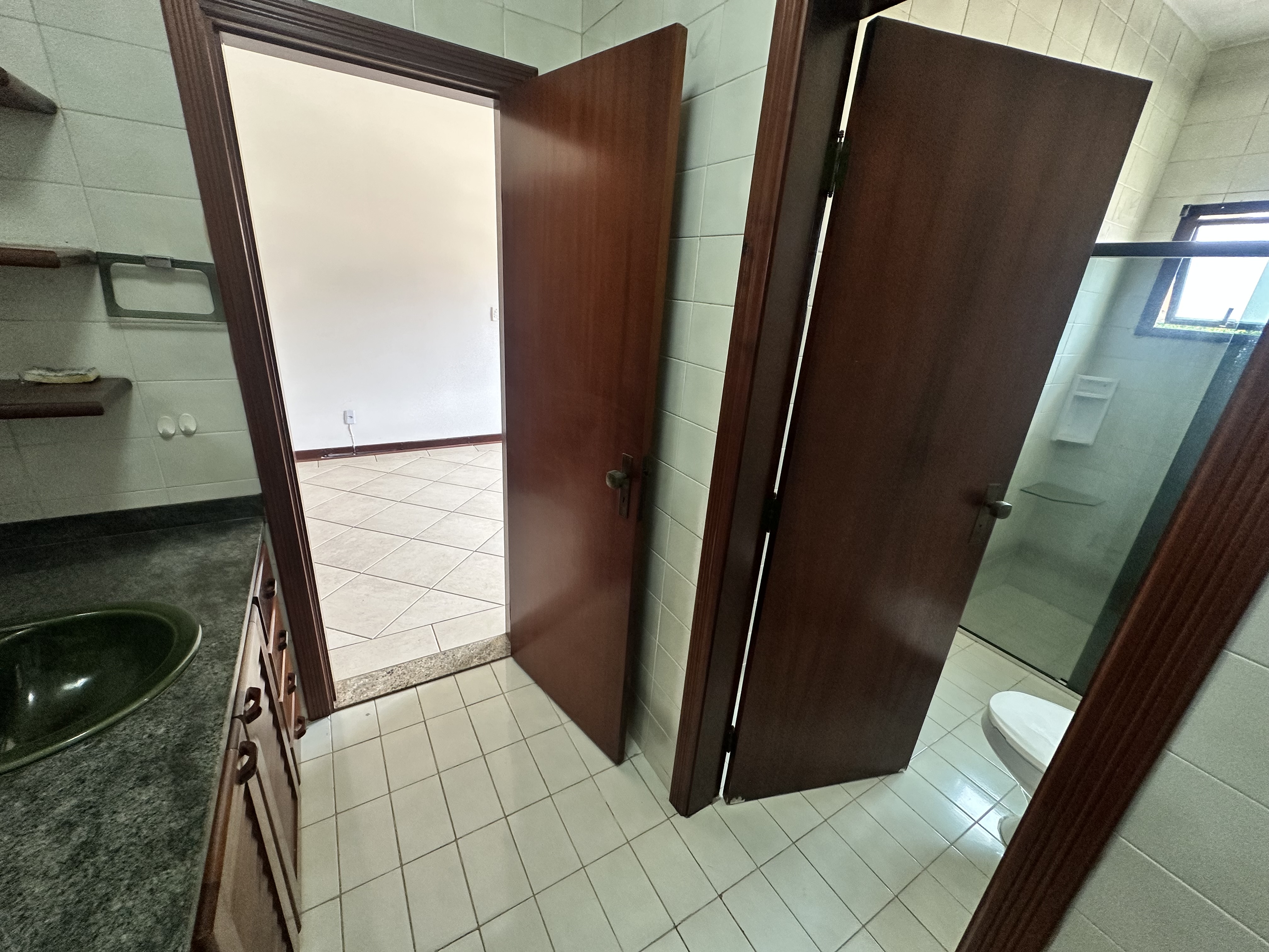 Casa para venda e locação com 6 dormitórios no Condomínio Village Paineiras em Pindamonhangaba/SP.