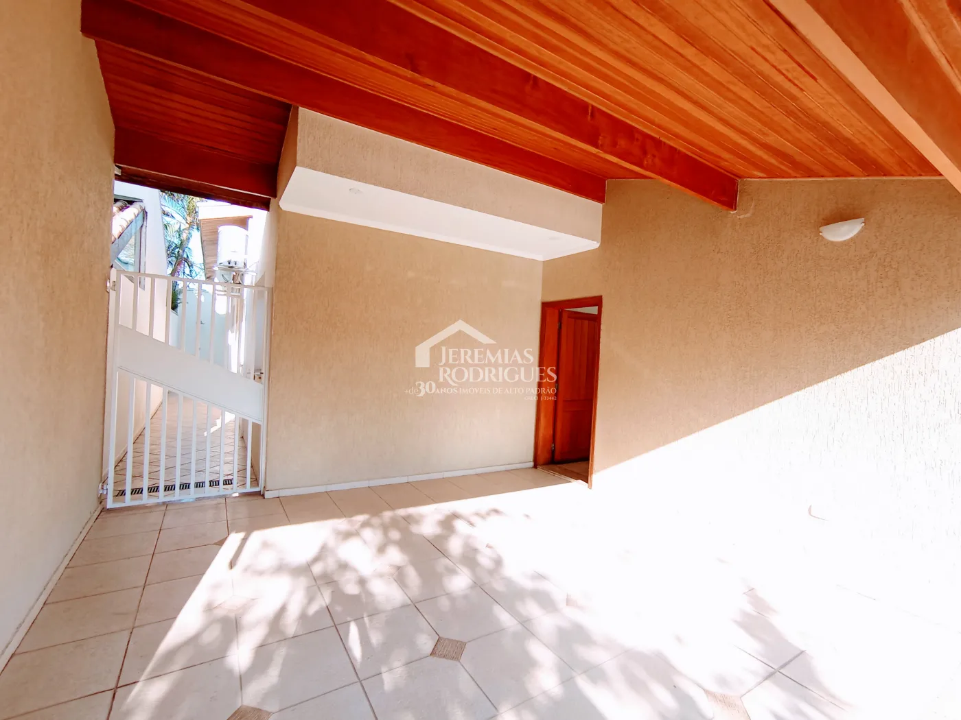 Casa à venda com 3 dormitórios no Condomínio Vale dos Príncipes em Taubaté/SP.