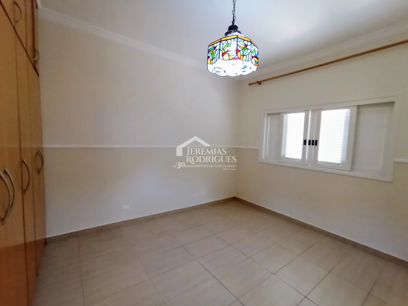 Casa para locação com 4 dormitórios no Condomínio Taubaté Village em Taubaté/SP.