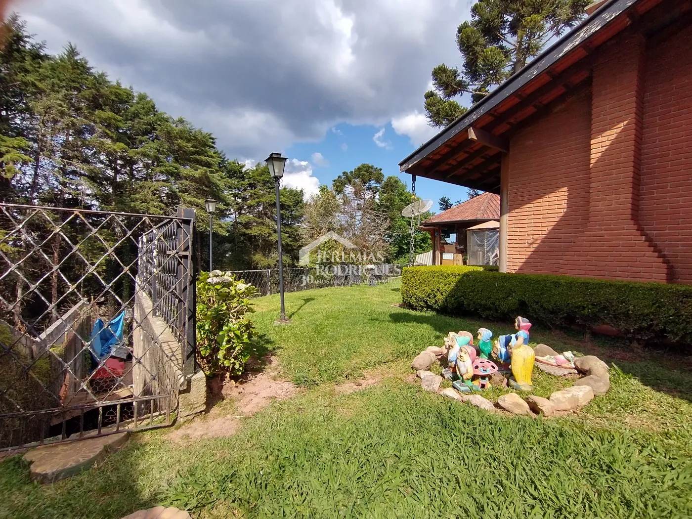 Casa com 4 dormitórios, 265 m² -  Alto do Capivari - Campos do Jordão /SP