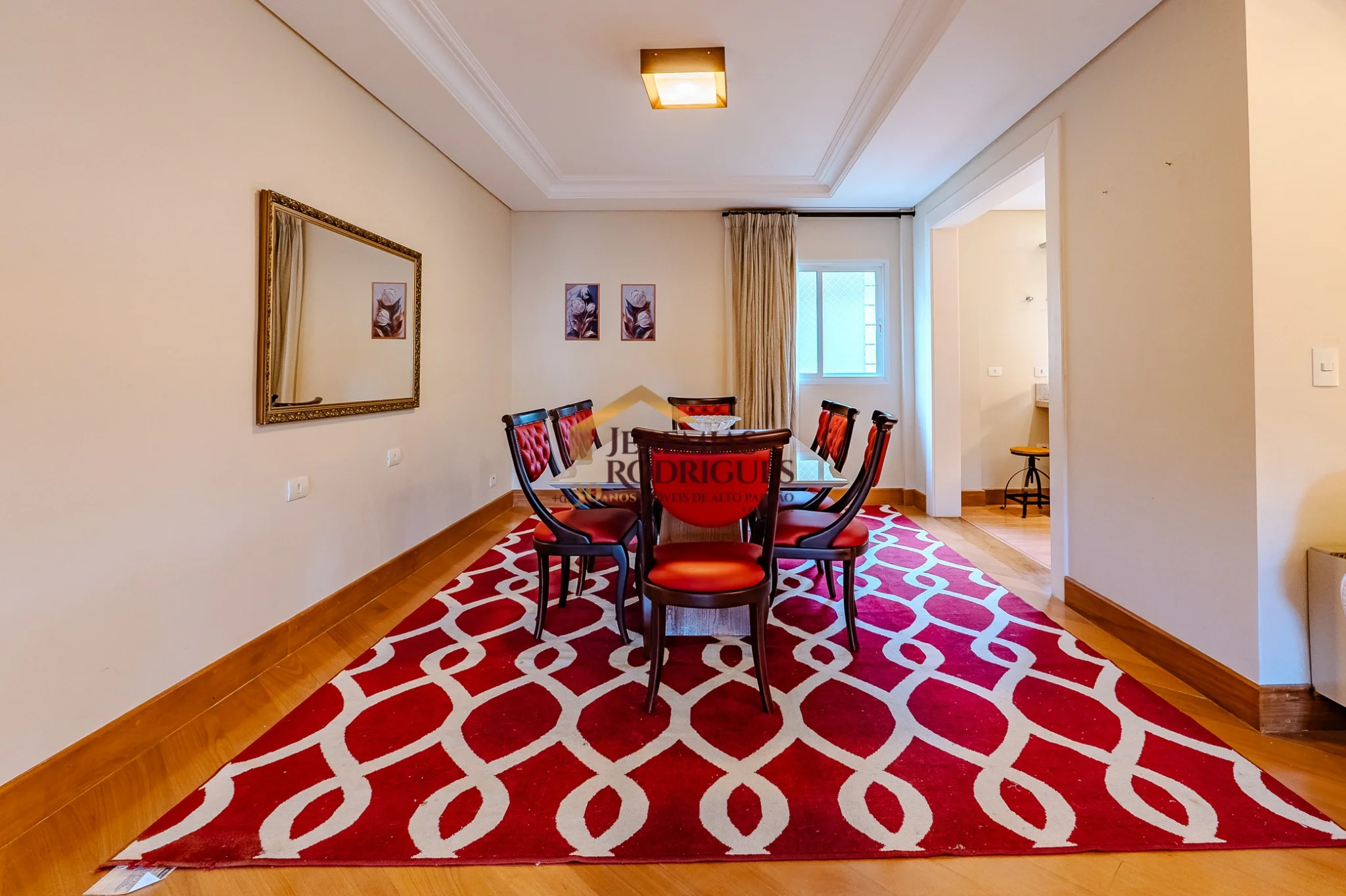 Cobertura Mobiliada no Charmoso Edifício Chateau D'Amboise em Campos do Jordão/SP. — foto 3