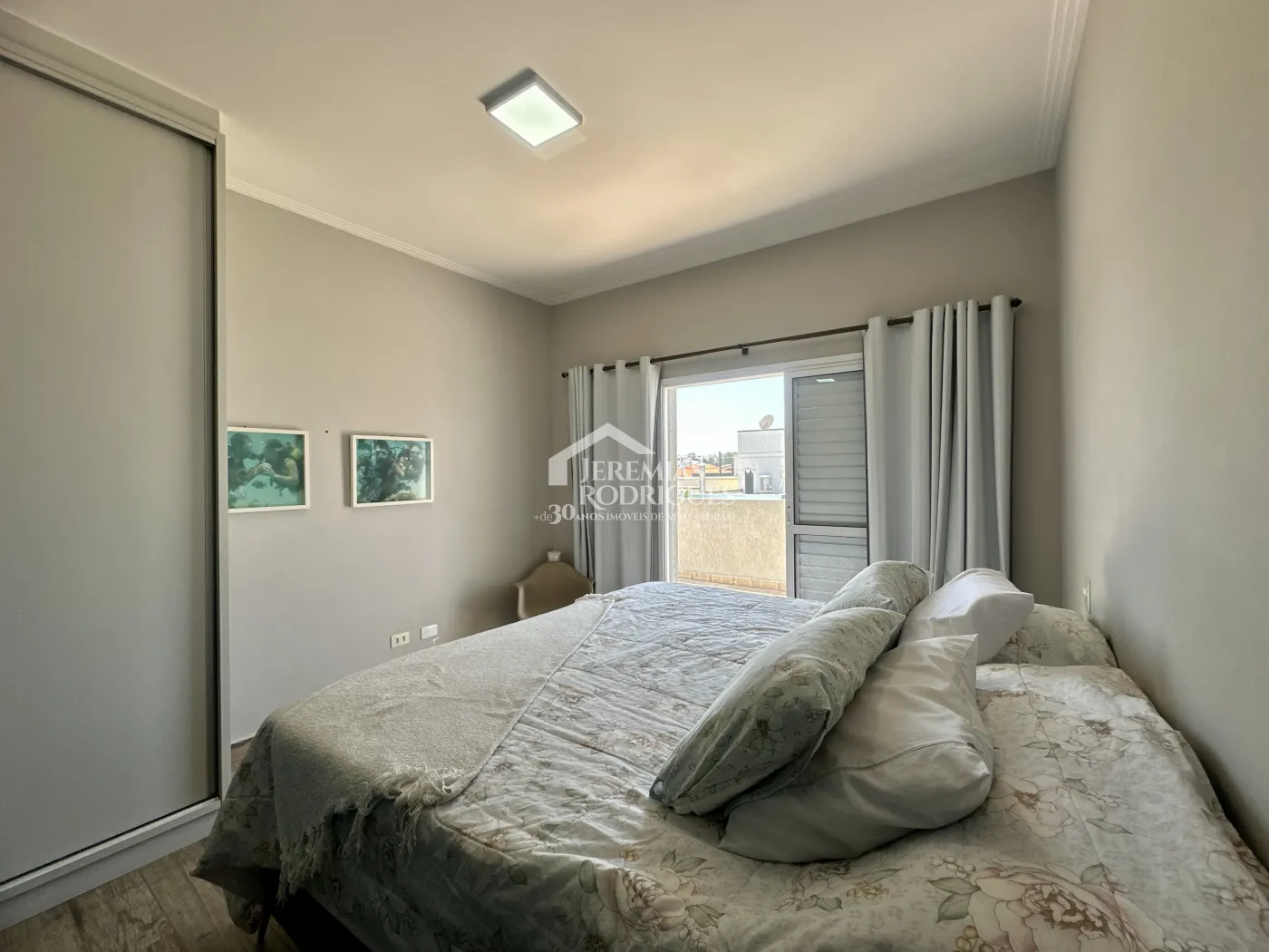 Casa para venda e locação com 3 dormitórios no Condomínio Tecoara em Taubaté/SP.