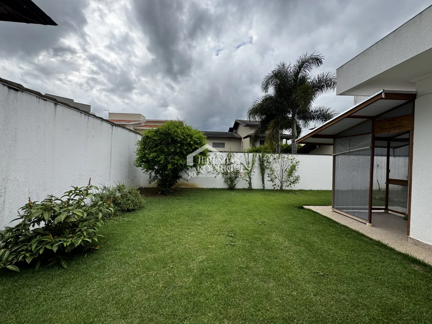 Casa para venda e locação com 3 suítes no Condomínio Real Ville em Pindamonhangaba/SP