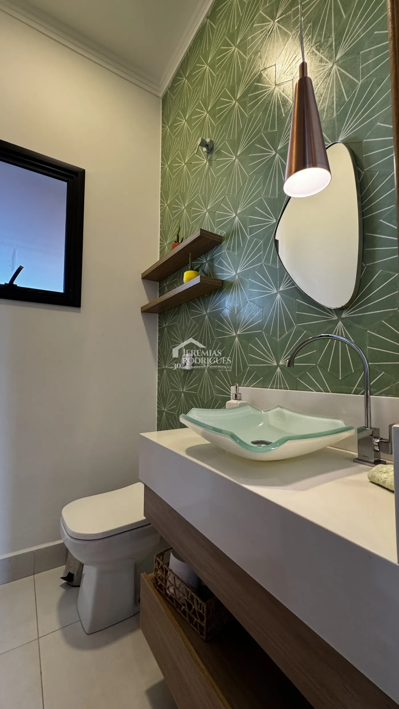 Casa à venda com3 suítes no Condomínio Reserva dos Lagos em Pindamonhangaba/SP.