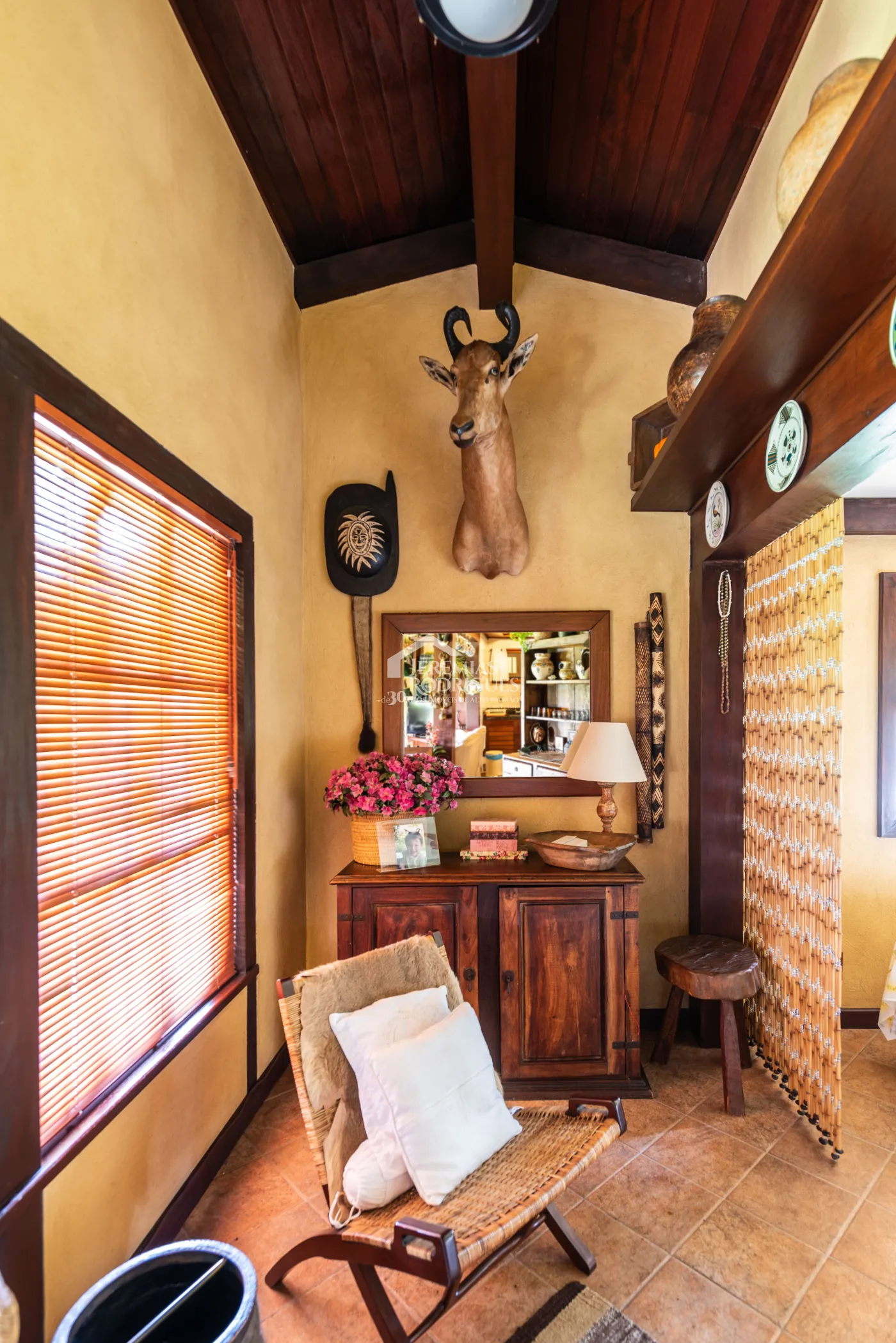 Sitio com 9 suítes, 2.600 m² - Piracaia/SP.