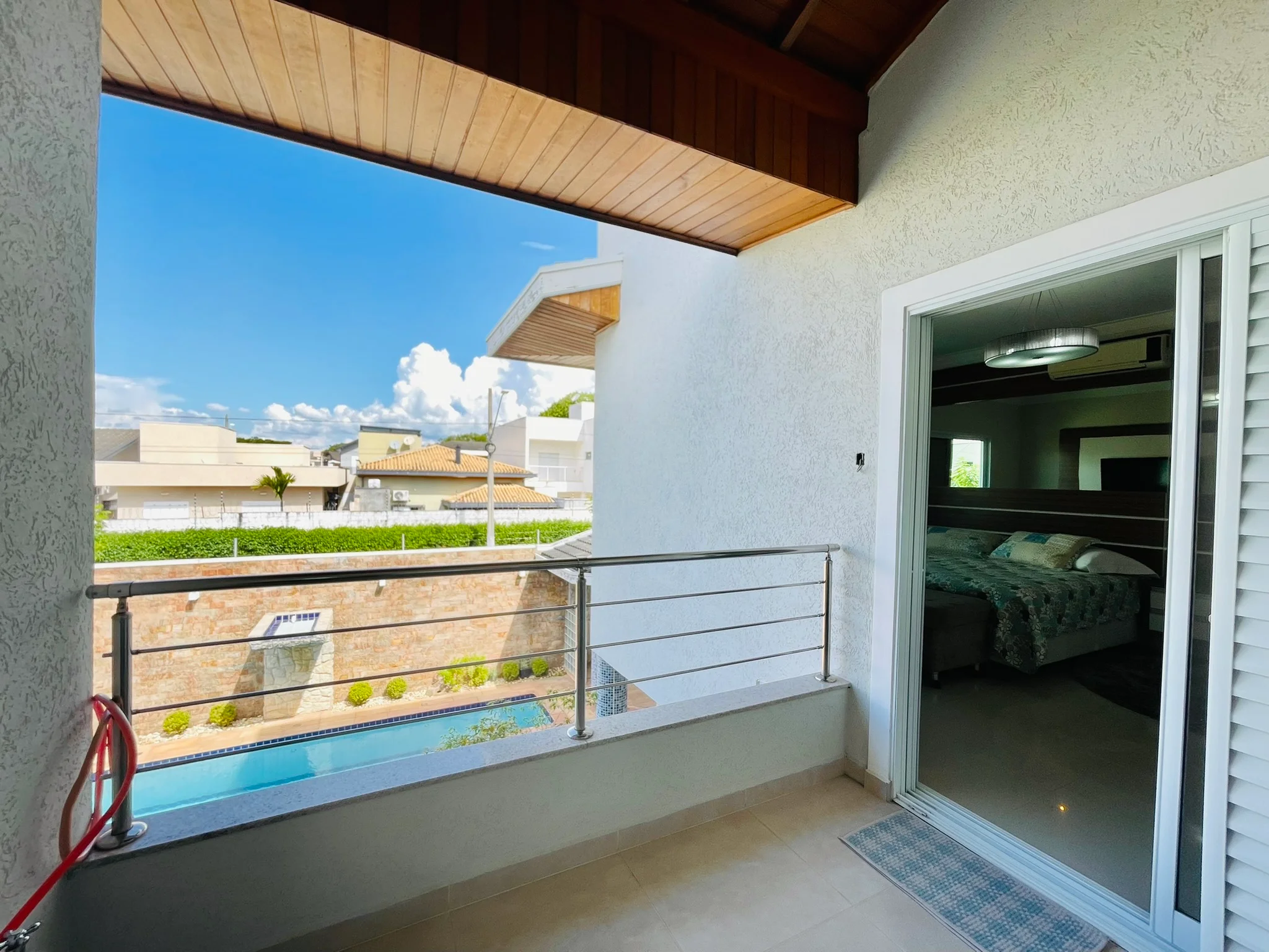 Casa à venda com 4 dormitórios no Condomínio Campos do Conde II em Tremembé/SP.