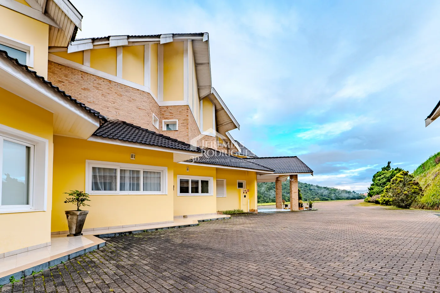 Casa à venda no Parque Pedra do Baú em Campos do Jordão/SP.