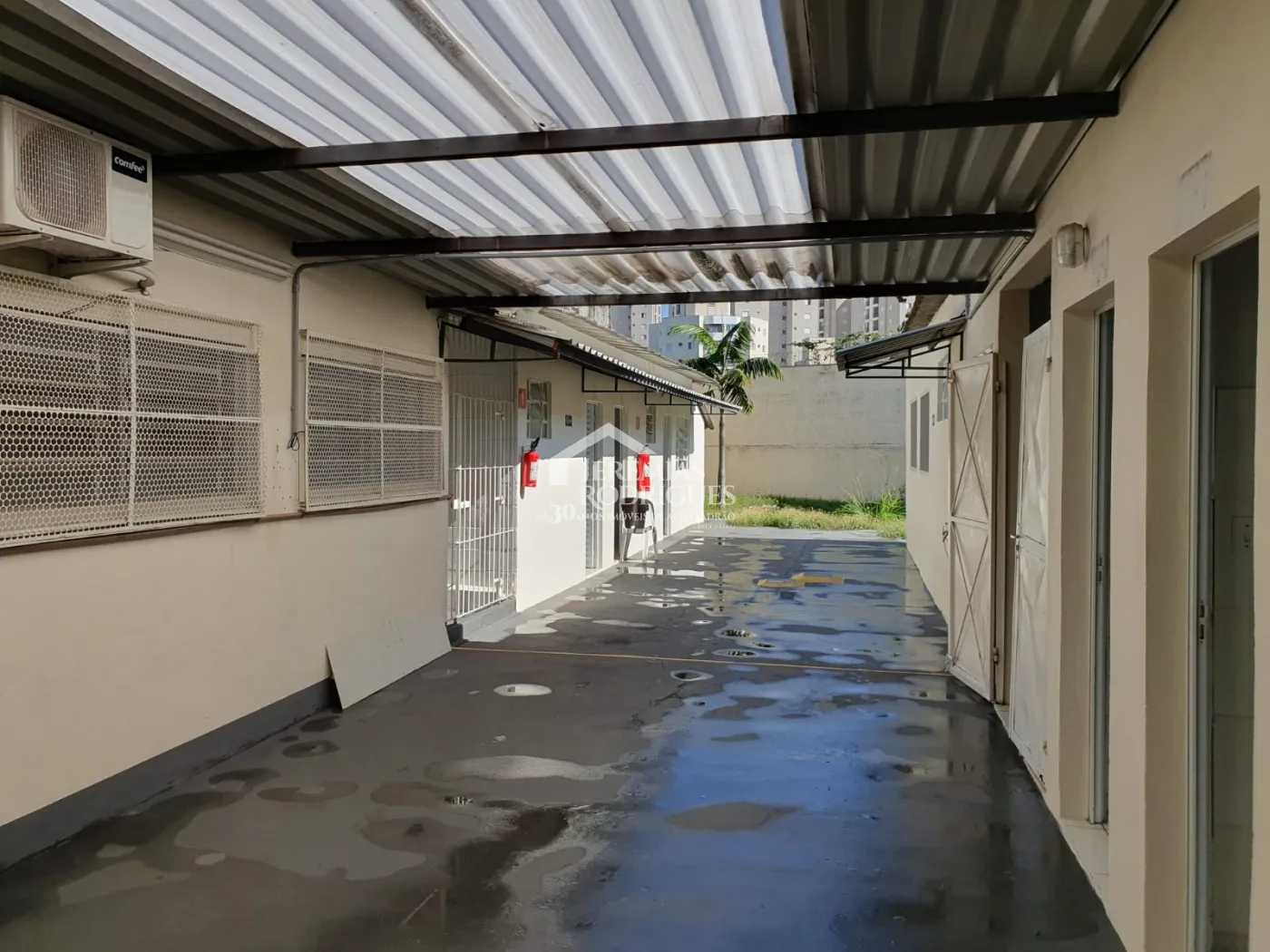 Galpão à venda no bairro Jardim Jaraguá em Taubaté/SP.