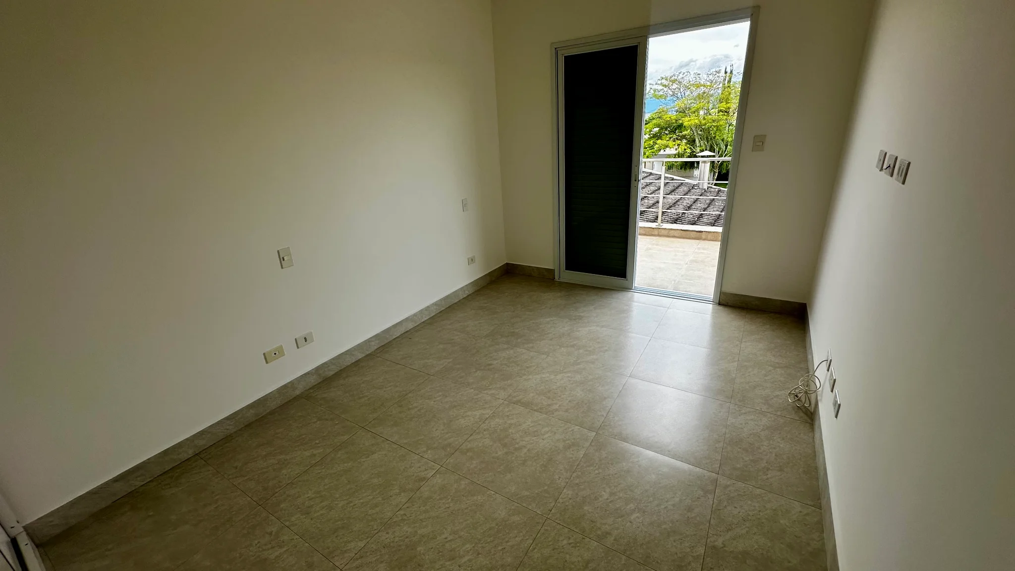Casa para locação com 4 dormitórios no Campos do Conde II em Tremembé/SP. 