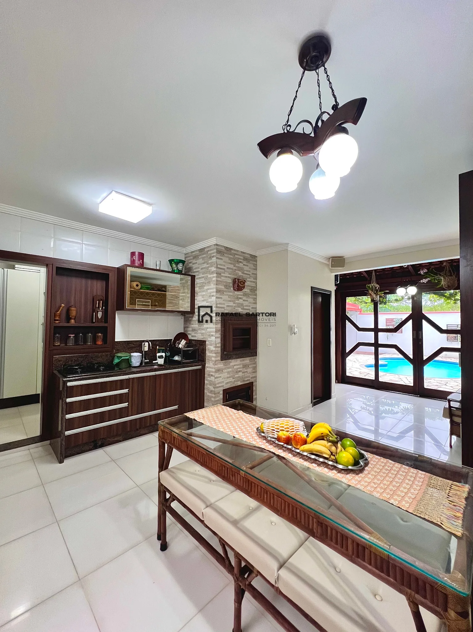CASA COM 04 QUARTOS BAIRRO AMIZADE