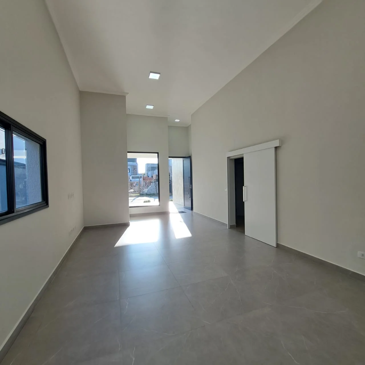 Casa à venda com 3 dormitórios no Condomínio Ouro Ville em Taubaté/SP. 