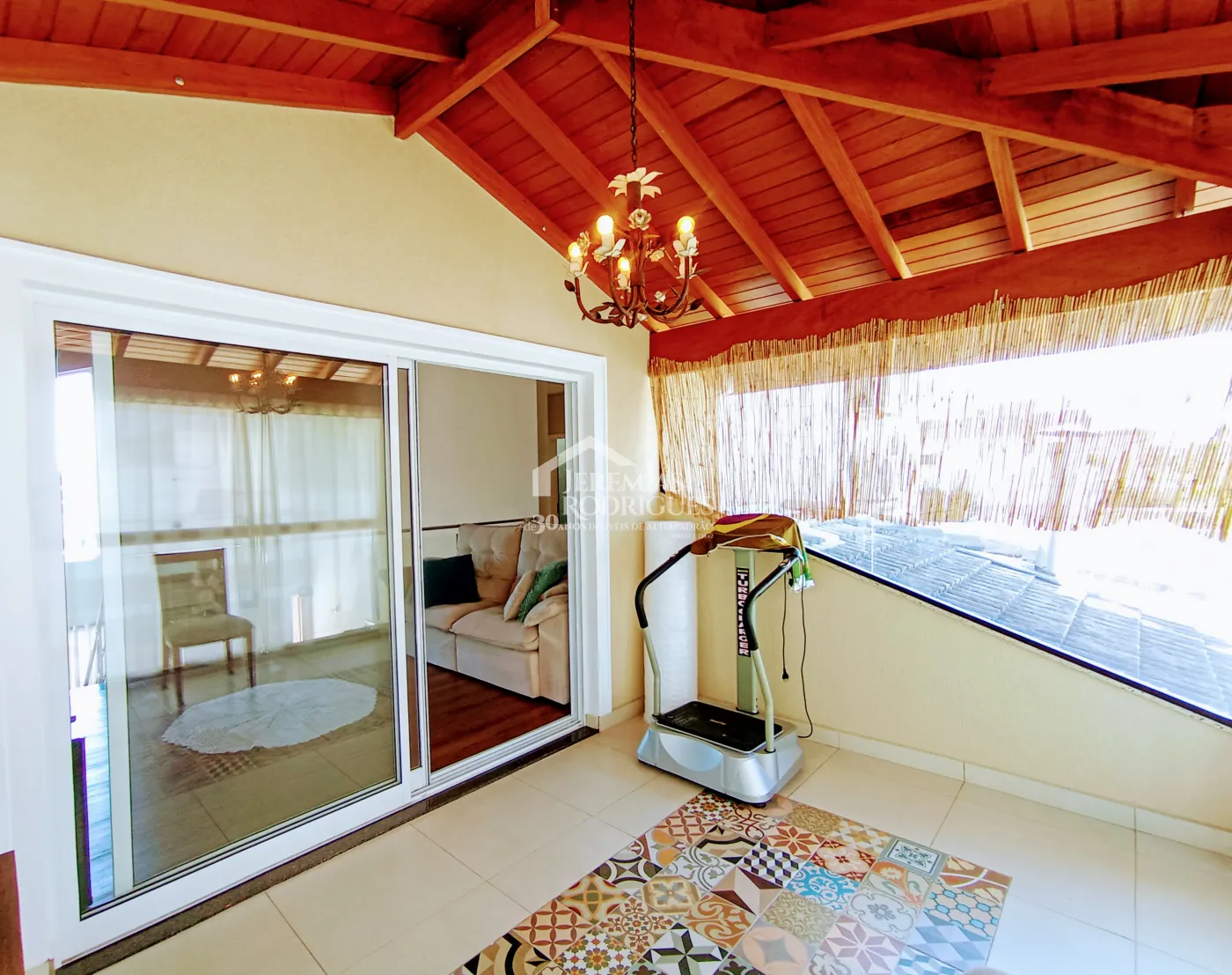 Casa para venda com 3 dormitórios no Condomínio Campos Do Conde II Versailles em Tremembé/SP