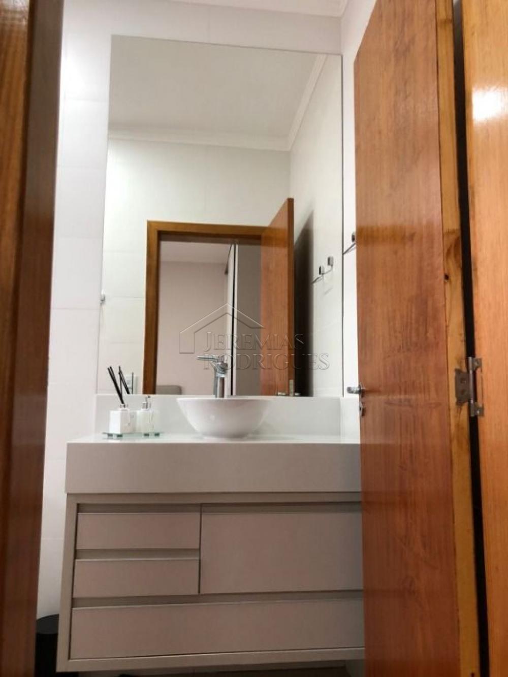 Casa à venda com 3 suítes no Condomínio Reserva dos Lagos em Pindamonhangaba/SP.