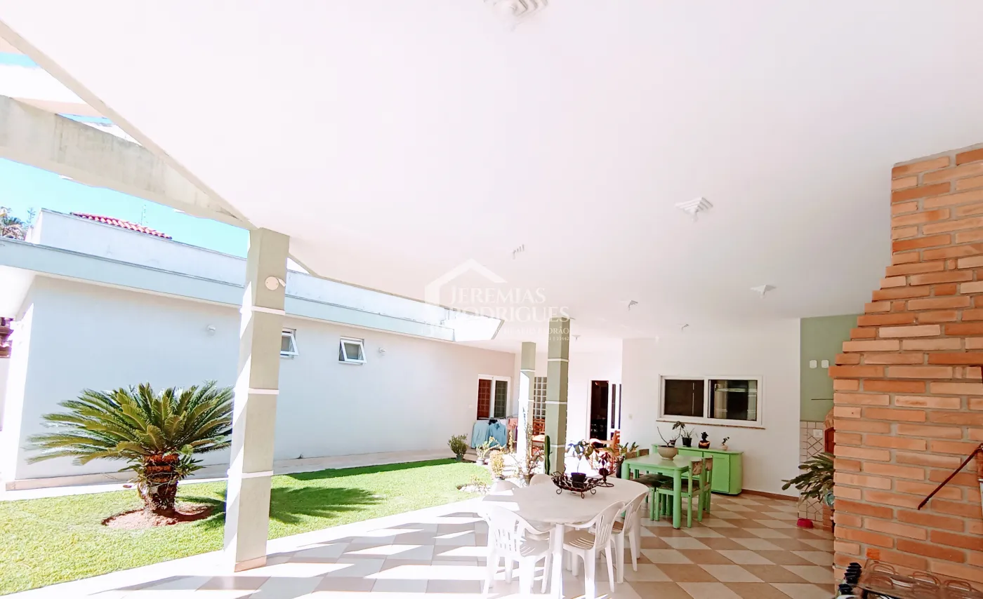 Casa à venda com 4 dormitórios no Condomínio Village Paineiras em Pindamonhangaba/SP