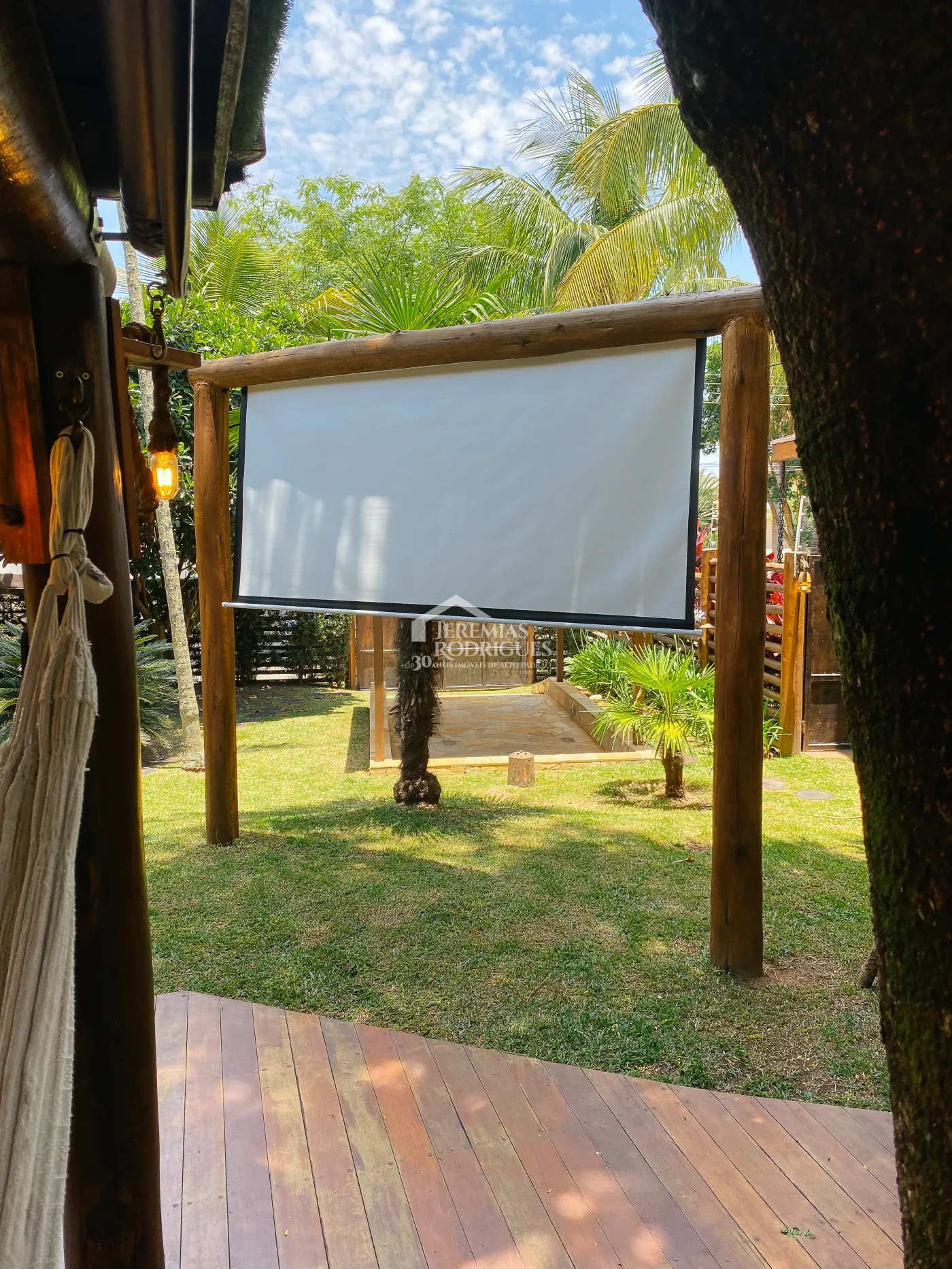 Casa para venda e locação com 5 dormitórios no Condomínio Taubaté Village em Taubaté/SP.