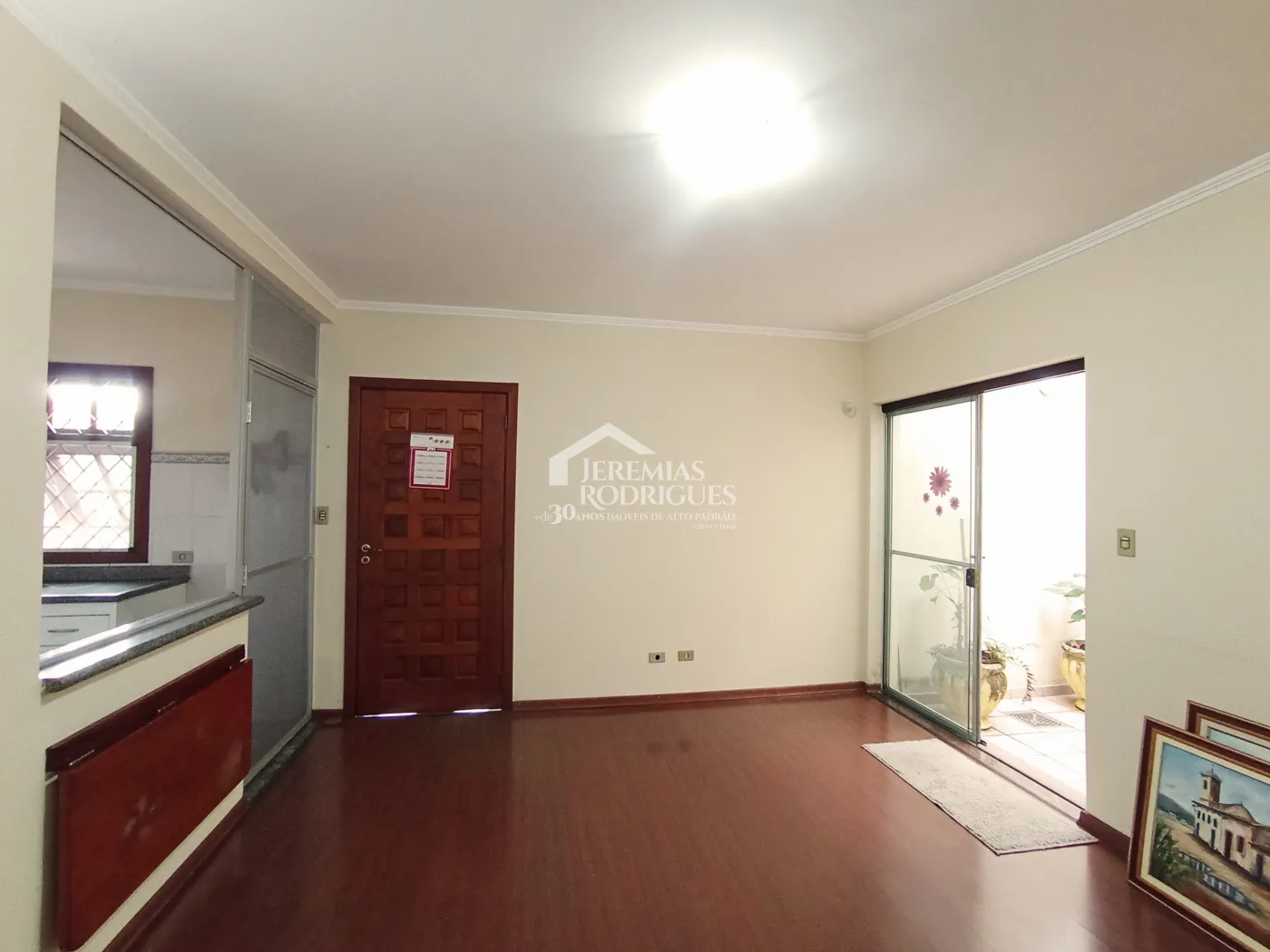 Casa para venda e locação com 3 suítes no bairro Parque das Flores em Taubaté/SP.